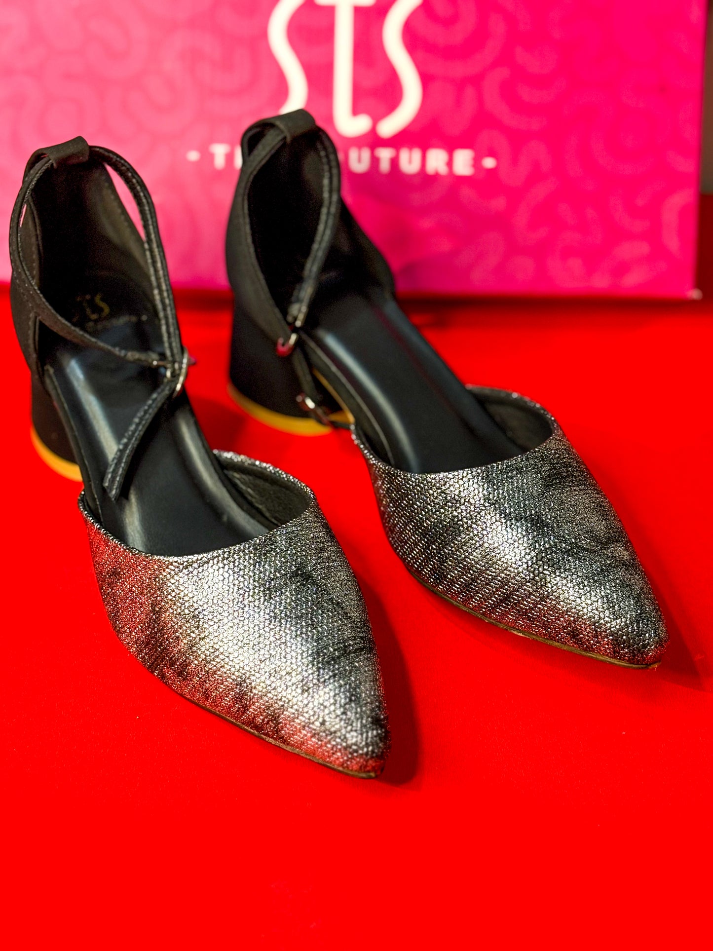 Noir Glitz