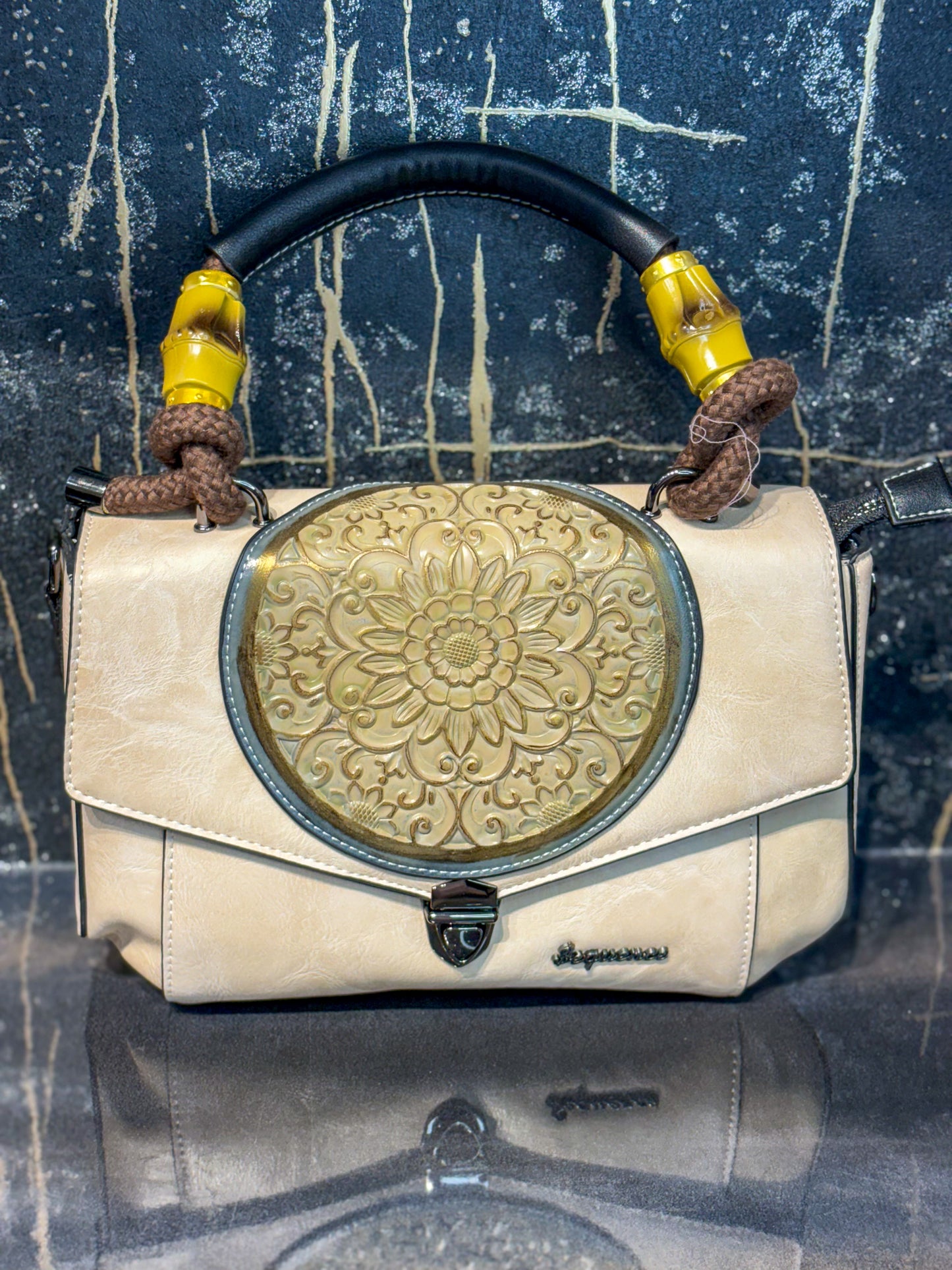 Ivory Luxe Handheld